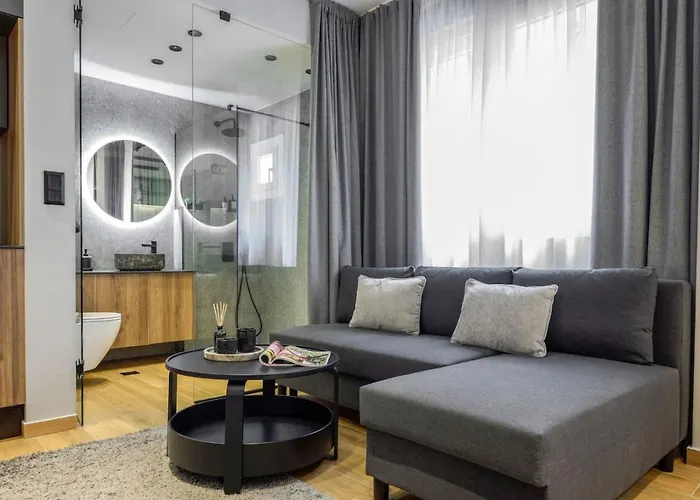 Aristotelian Virtues - Enkrateia Appartement *