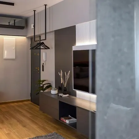 Aristotelian Virtues - Enkrateia Apartment