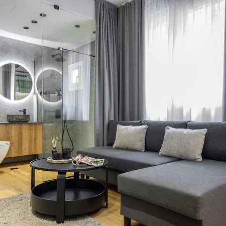 Aristotelian Virtues - Enkrateia Apartment *