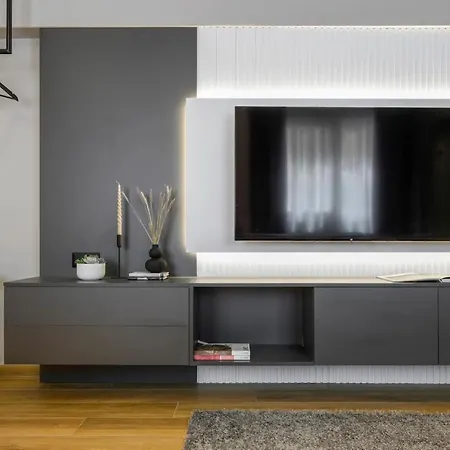 Aristotelian Virtues - Enkrateia Apartment