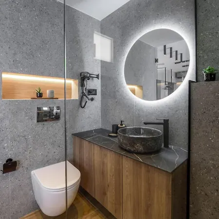 Aristotelian Virtues - Enkrateia Apartment *