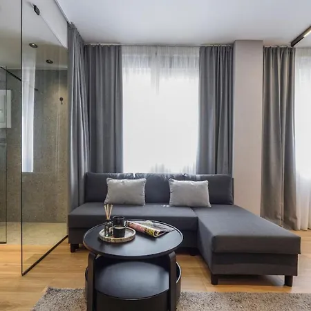 Aristotelian Virtues - Enkrateia Apartmán